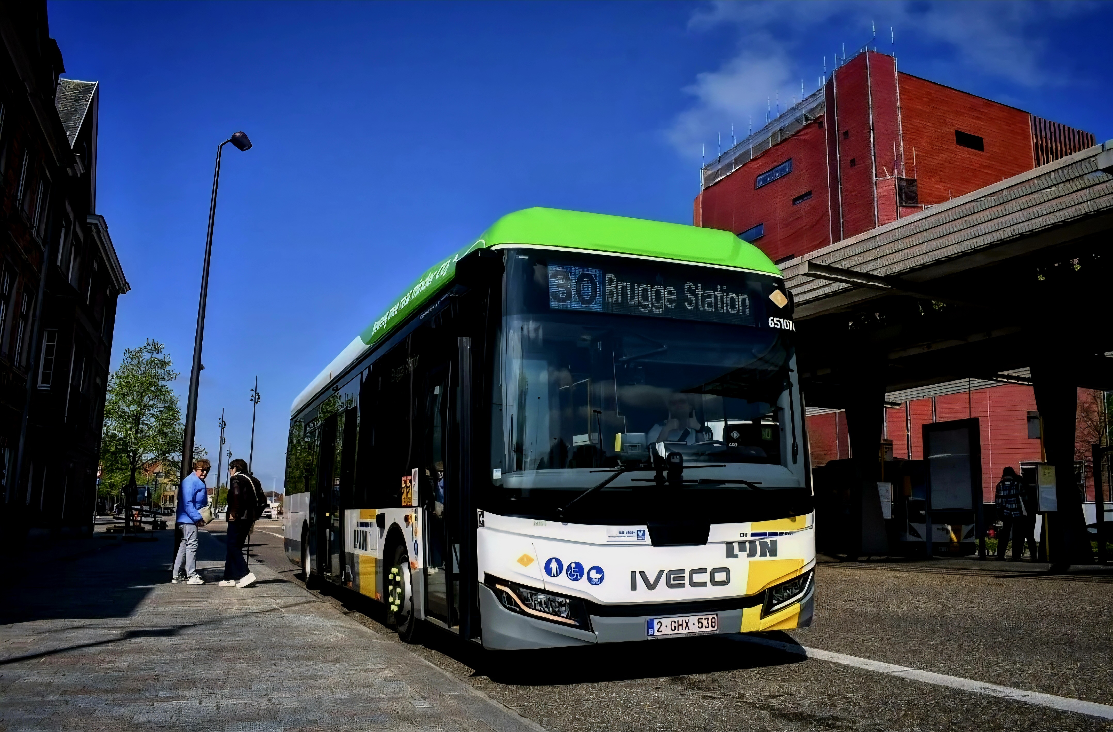 Száztíz darab új Iveco Crossway LE Elec villanybusz került a De Lijn alvállalkozói hálózatába