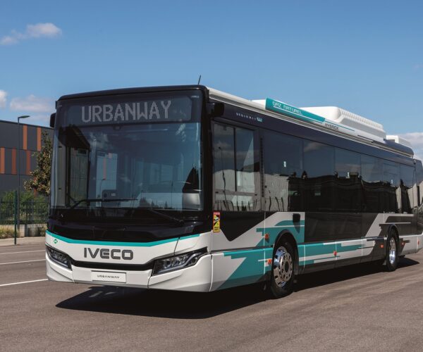 Iveco Urbanway Hybrid CNG autóbuszokkal zöldül tovább Klaipėda közösségi közlekedése
