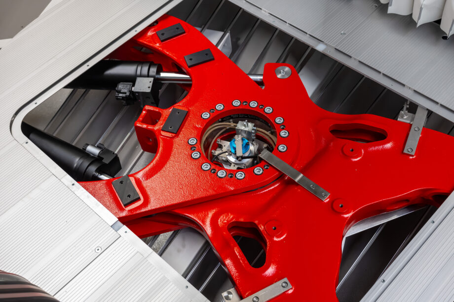 Súlycsökkentett csuklórendszer, holografikus technológia – a Hübner újdonságai a Busworldön