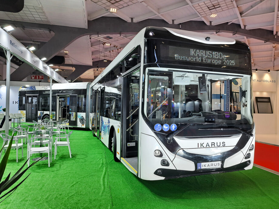 Busworld Europe 2025: bemutatkozott az Ikarus csuklós villanybusza