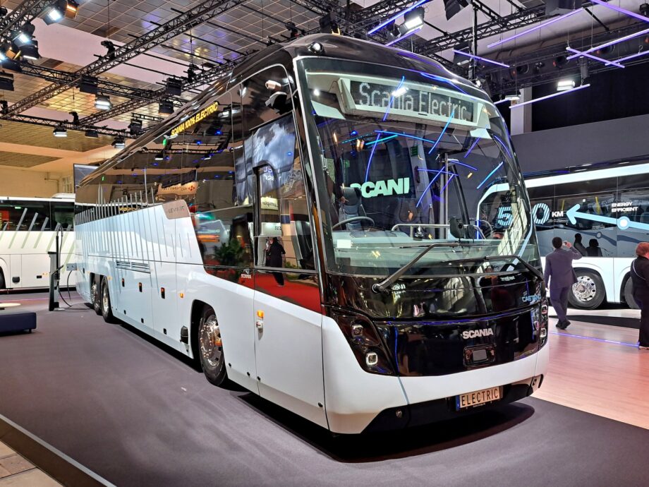 Busworld Europe 2025: új elektromos távolsági platformmal jelentkezett a Scania