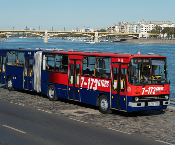 Újabb Ikarus 280-as kapta vissza az egykori budapesti 7-173 gyorsjáratok arculatát