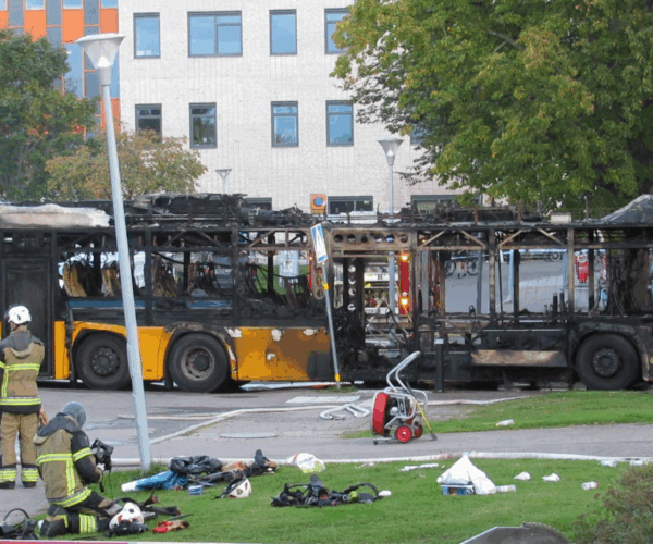 Magasságkorlát figyelmen kívül hagyása miatt gyulladt ki egy villanybusz Karlstadban