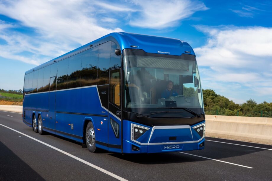Busworld Europe 2025: Volvo BZR alvázon mutatkozott be a Castrosua első távolsági villanybusza, a HERO