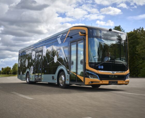 Az első elektromos távolsági busztól a hibrid intercityig – az MAN újdonságai Brüsszelben