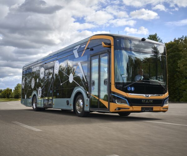 Az első elektromos távolsági busztól a hibrid intercityig – az MAN újdonságai Brüsszelben