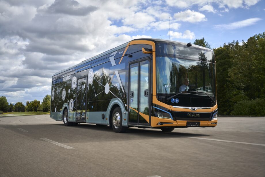 Az első elektromos távolsági busztól a hibrid intercityig – az MAN újdonságai Brüsszelben