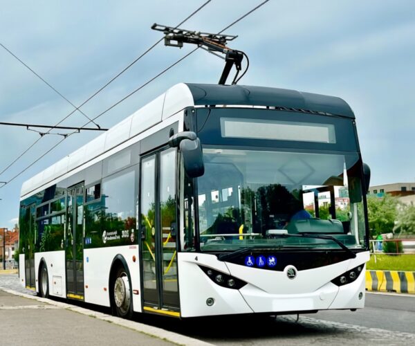 Trolibusz-felsővezetékről tölthető villanybuszok beszállítóját „keresi” Opava