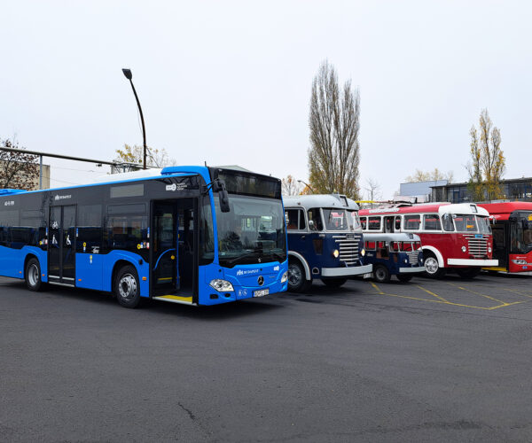 Vadonatúj Mercedes-Benz midibuszokkal és keveset futott használt Solaris trolikkal bővült idén a BKV flottája