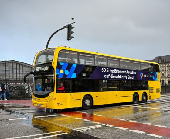 Emeletes villanybuszok bevezetését fontolgatja Hamburg