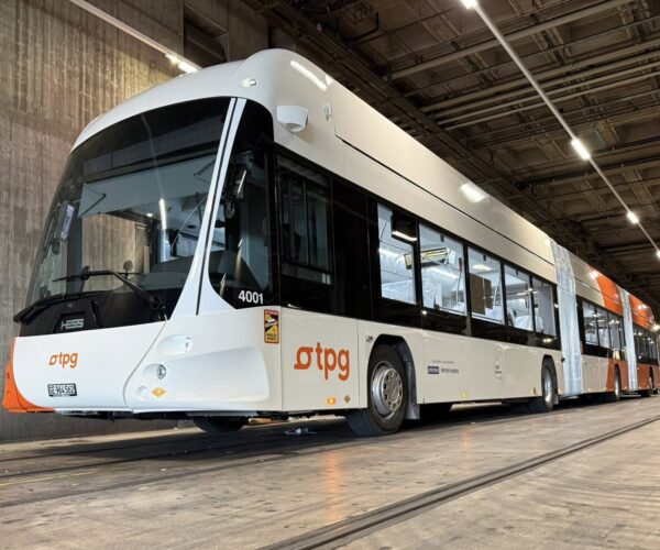 Próbaüzemi előkészületek Genfben: úton az első Hess lighTram 25