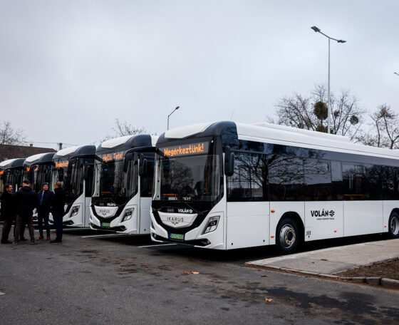 Tatára is megérkeztek a Volán új Ikarus 120e villanybuszai