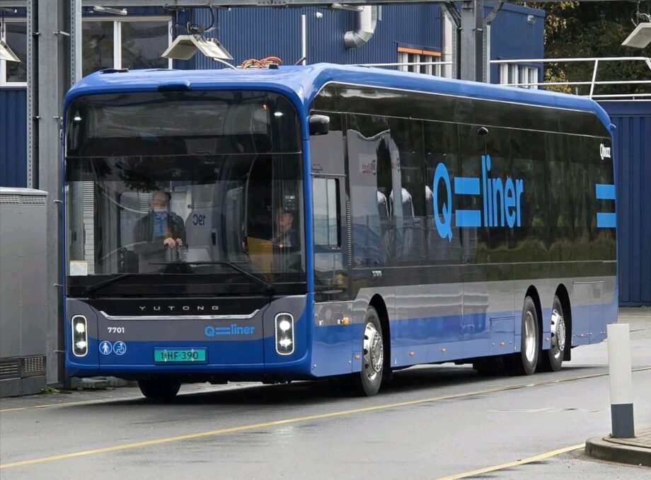 Van Hool villanybuszok helyett Yutong háromtengelyesekkel újul meg a Qbuzz Qliner flottája 1 Screenshot 20251124 125232 LinkedIn