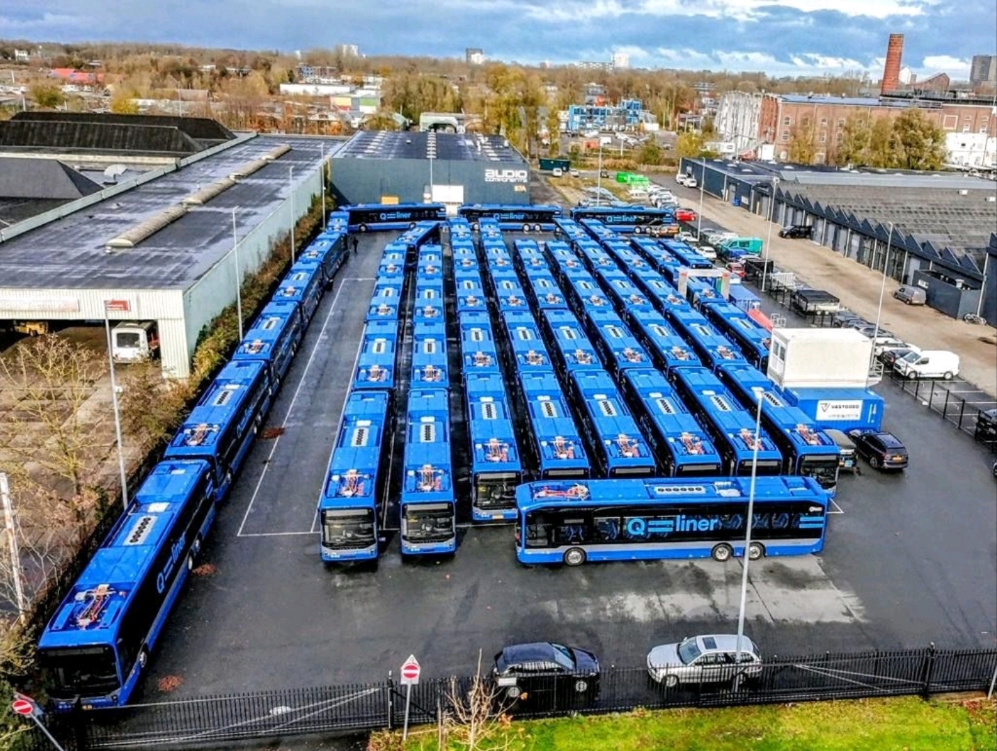 Van Hool villanybuszok helyett Yutong háromtengelyesekkel újul meg a Qbuzz Qliner flottája 3 Screenshot 20251124 125314 LinkedIn