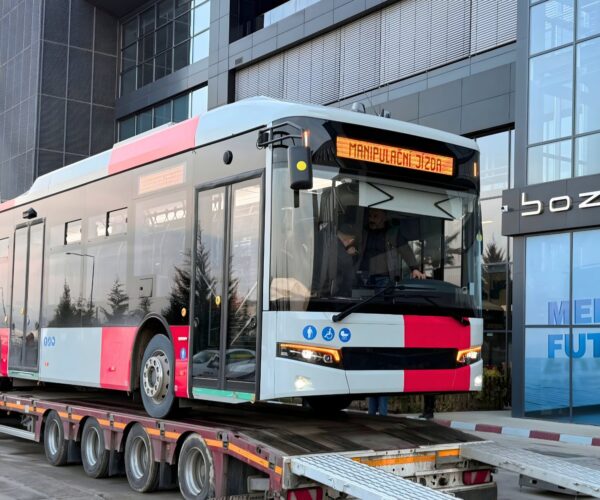 Elindult Prágába a DPP első sorozatgyártású Bozankaya SNG 12T trolibusza