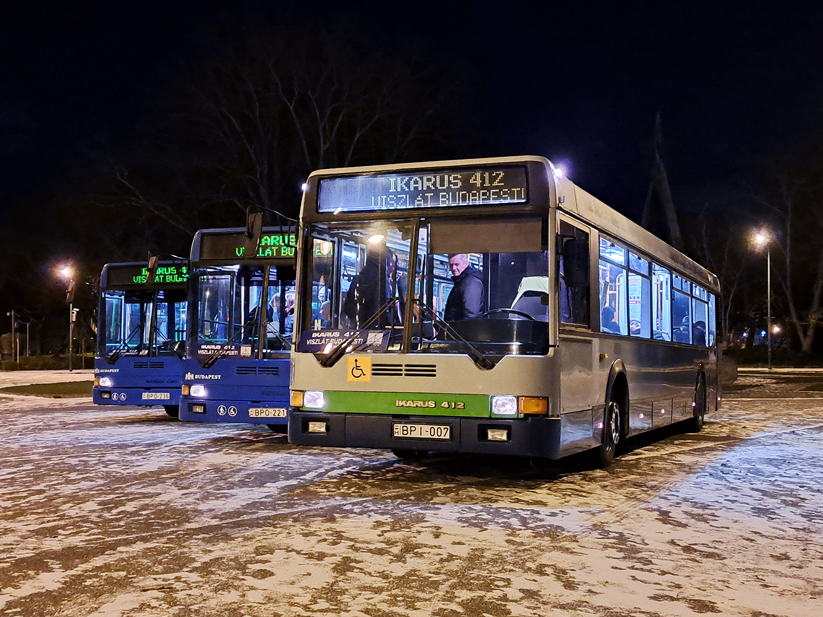 Elbúcsúztatta utolsó Ikarus 412 és Ikarus EAG E91 autóbuszait a BKV 3 20251230 215905b