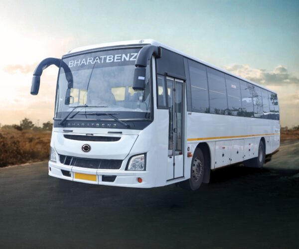 Új, nagyobb teherbírású típussal bővül a BharatBenz helyközi buszos kínálata Indiában