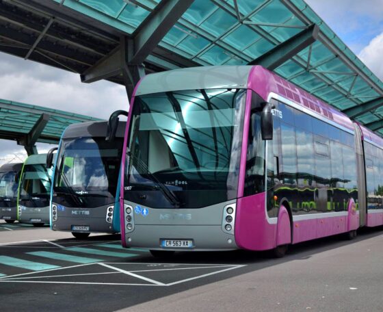 Duplacsuklós villanybuszokra cserélné 24 méteres Van Hool dízel–elektromos hibridjeit a franciaországi Metz