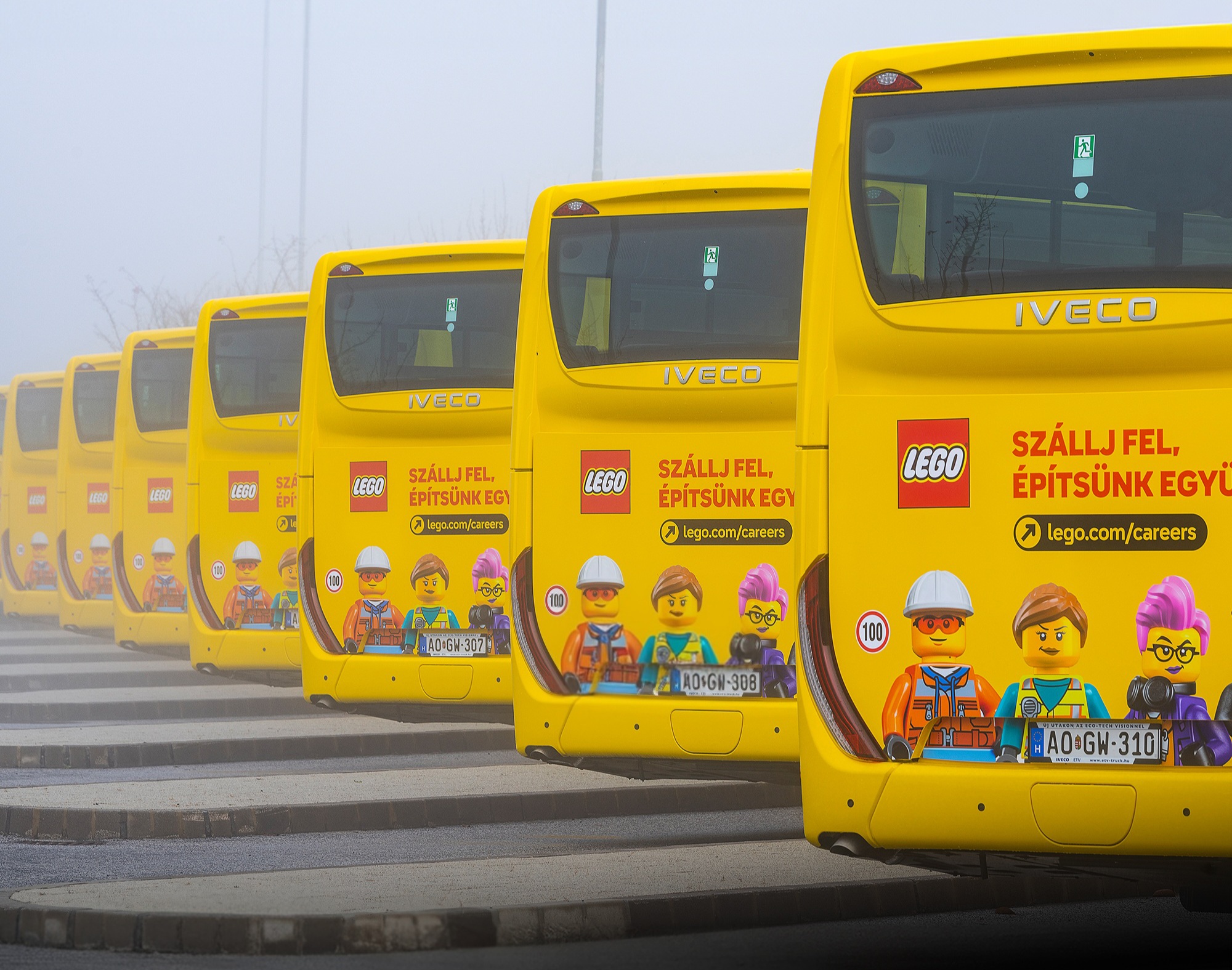 Sárga járatok a LEGO utcába – új Crossway flottával újult meg a dolgozói szállítás a LEGO nyíregyházi üzemében 4 581123736 122155304888672041 8533158711000801146 n1