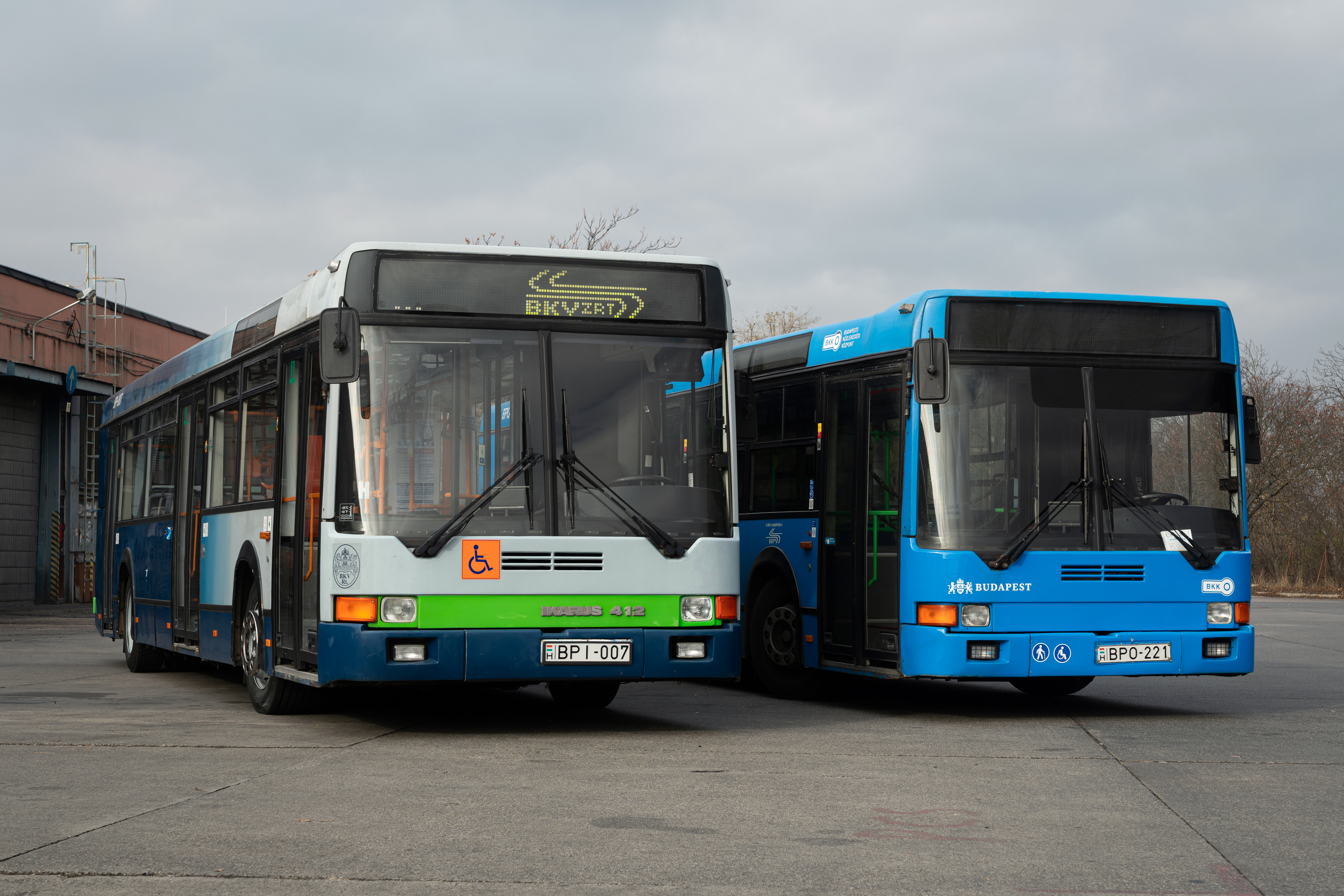 A két ünnep között búcsúzik az Ikarus 412 és Ikarus EAG E91 típusoktól a BKV