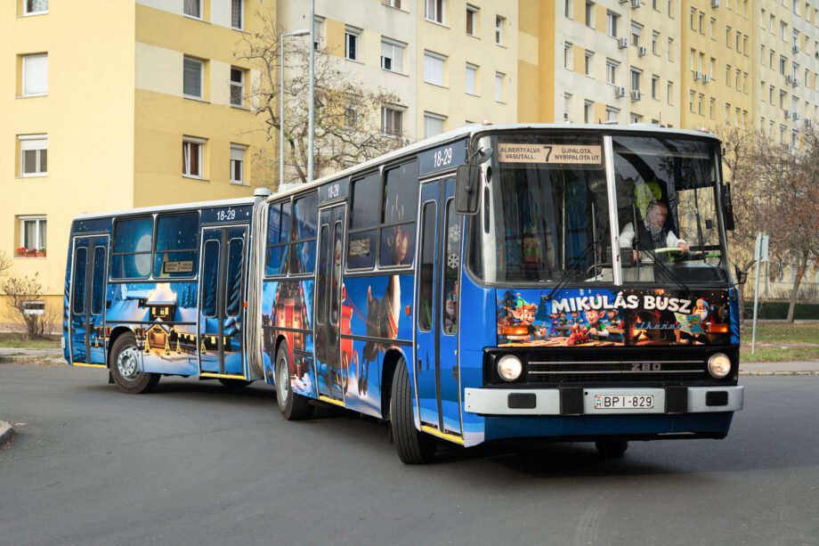 Ikarus 280-assal közlekedik idén karácsonyig a budapesti Mikulásbusz