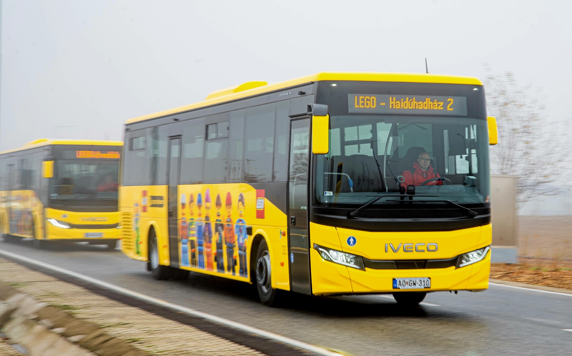 Sárga járatok a LEGO utcába – új Crossway flottával újult meg a dolgozói szállítás a LEGO nyíregyházi üzemében 2 CROSSWAY 3