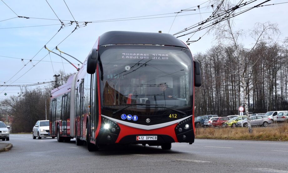 Év végére új Škoda trolibuszok érkeztek České Budějovicébe, Teplicébe és Plzeňbe