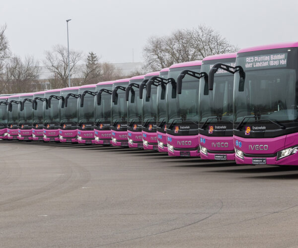 Vonatpótlásra vásárolt Iveco Crossway LE autóbuszokat vett át a német deu.mobil GmbH