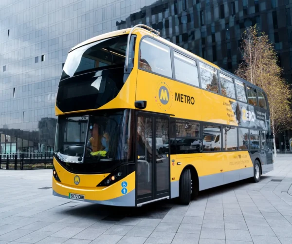 Hidrogén helyett akkumulátor: villanybuszokká alakítják át Liverpool hidrogénbuszait