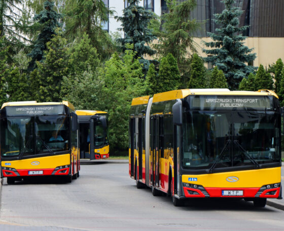 Százhúsz, kettős felhasználásra felkészített Solaris csuklós dízelbusszal frissíti flottáját Varsó