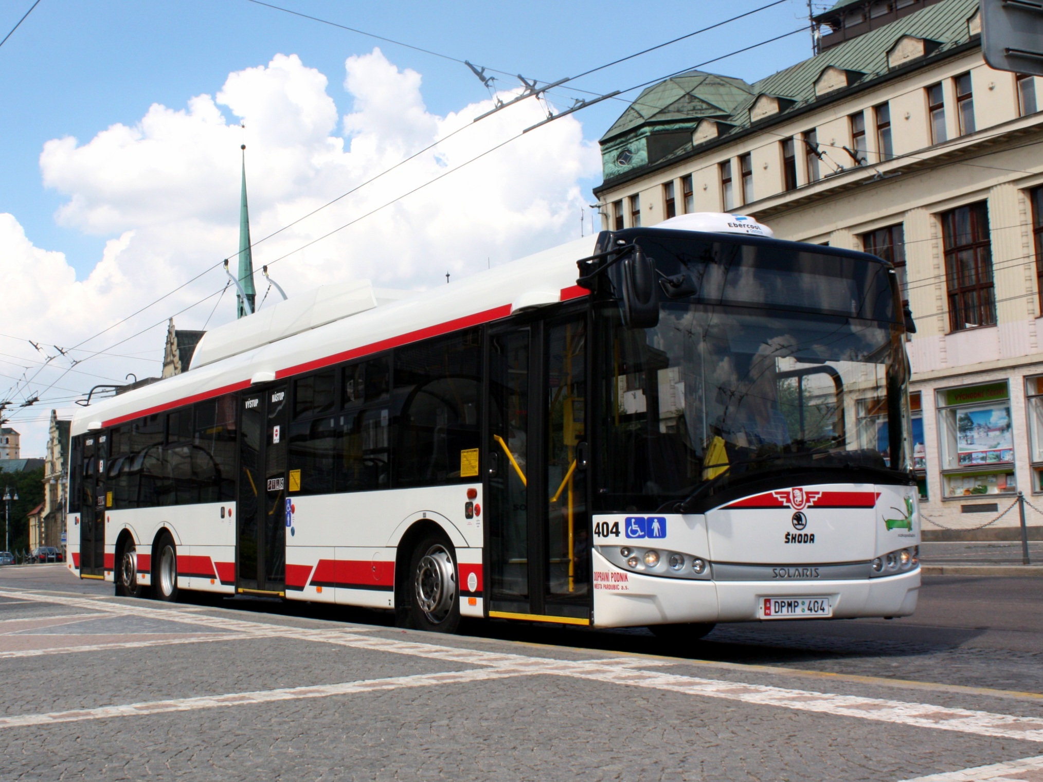 Háromtengelyes Škoda 28 Tr trolibuszokat vásárol használtan az SZKT