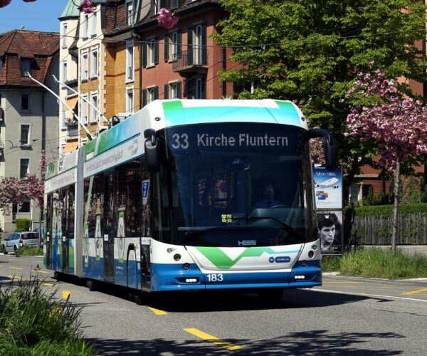 Új villanybusz-tendert indít a VBZ – háttérbe szorulhat a Hess és az MAN Zürichben