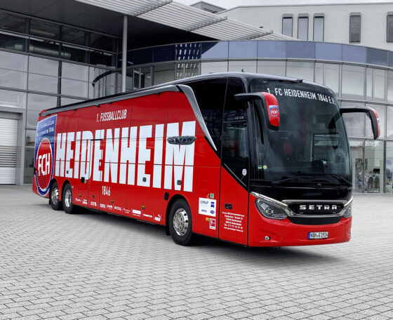 Egyedi kivitelű luxusbuszokat szállított két német megrendelőnek a Setra