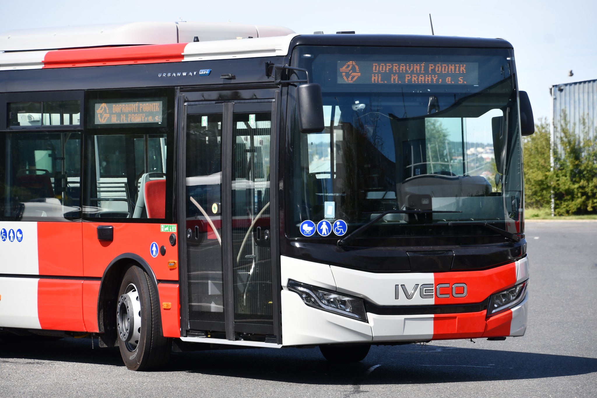 Újabb 30, hibridként emlegetett Iveco Urbanway csuklós érkezik a prágai flottába 5 542970643 1092841706305677 93361214193394716 n