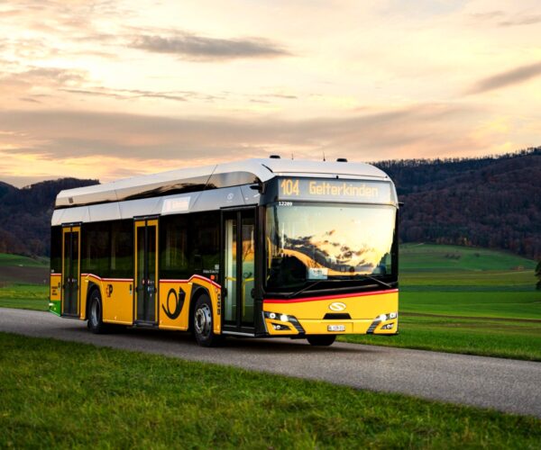 A svájci PostAuto 115 Solaris villanybuszra kötött keretszerződést, az első 33-at már le is hívta