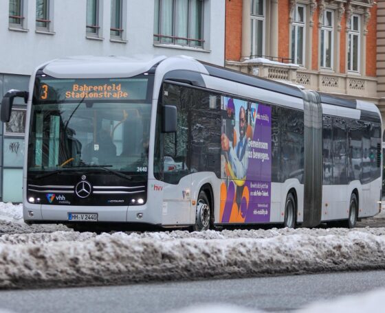 Téli e-buszüzem Hamburgban: 700 jármű, érdemi fennakadások nélkül