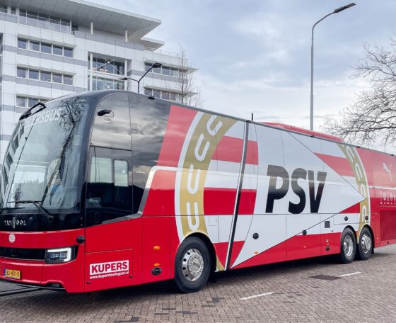 Vadonatúj Van Hool csapatbuszt kapott a PSV Eindhoven labdarúgó együttese