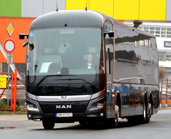 Integrált kerekesszék-emelővel felszerelt MAN Lion’s Coach L állt forgalomba Szlovákiában