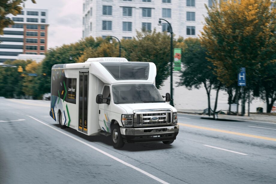 Benzinüzemű shuttle-busszal bővíti kínálatát az Optimal EV 1 694951a0de9af7414a96f1c6 L1 on the road CherryChang 20251205 cimlapkep