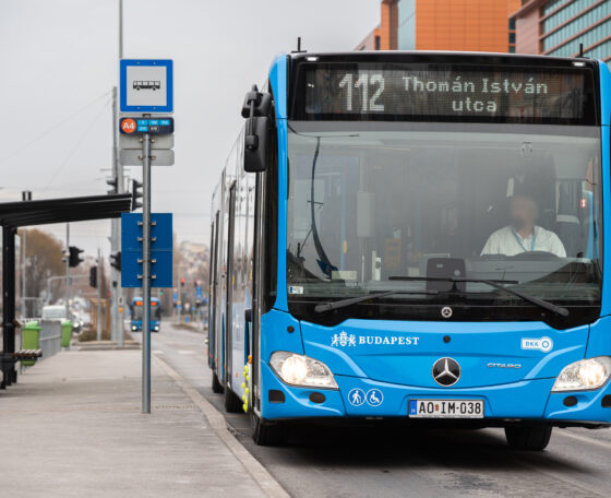 Mától az ArrivaBus új Mercedes-Benz csuklós autóbuszai járnak a budapesti 110-es és 112-es vonalakon