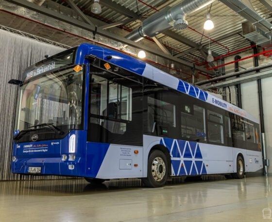 Bemutatták a németországi Idar-Oberstein vadonatúj, húszdarabos BYD eBus B12.b flottáját