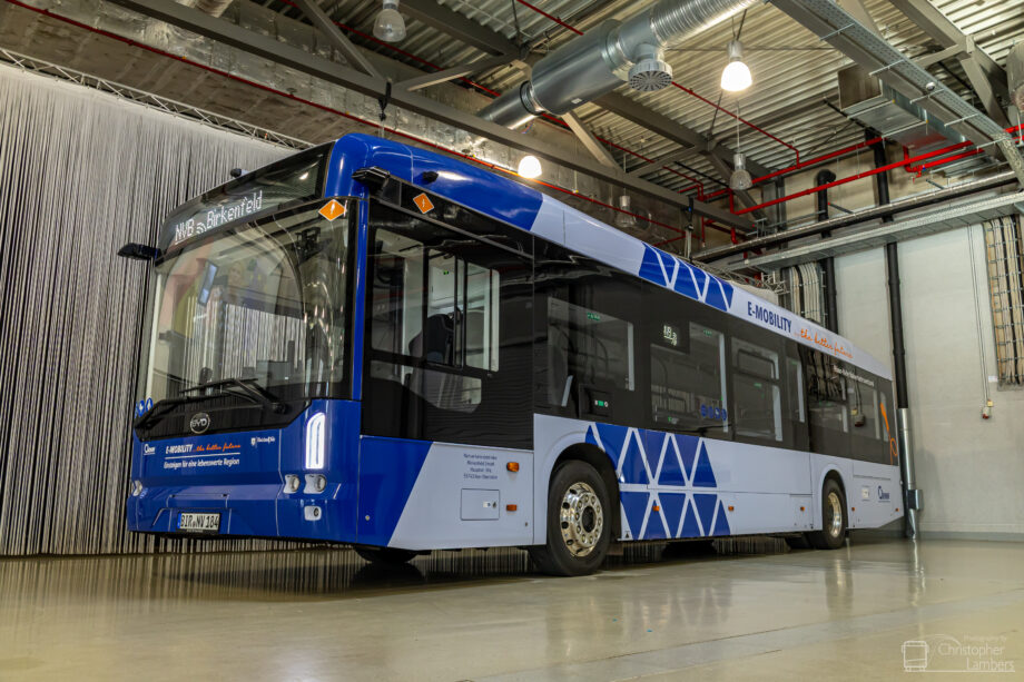 Bemutatták a németországi Idar-Oberstein vadonatúj, húszdarabos BYD eBus B12.b flottáját
