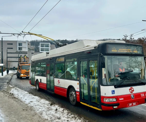 Közel hat évtized után visszatérnek a trolibuszok a prágai 52-es vonalra
