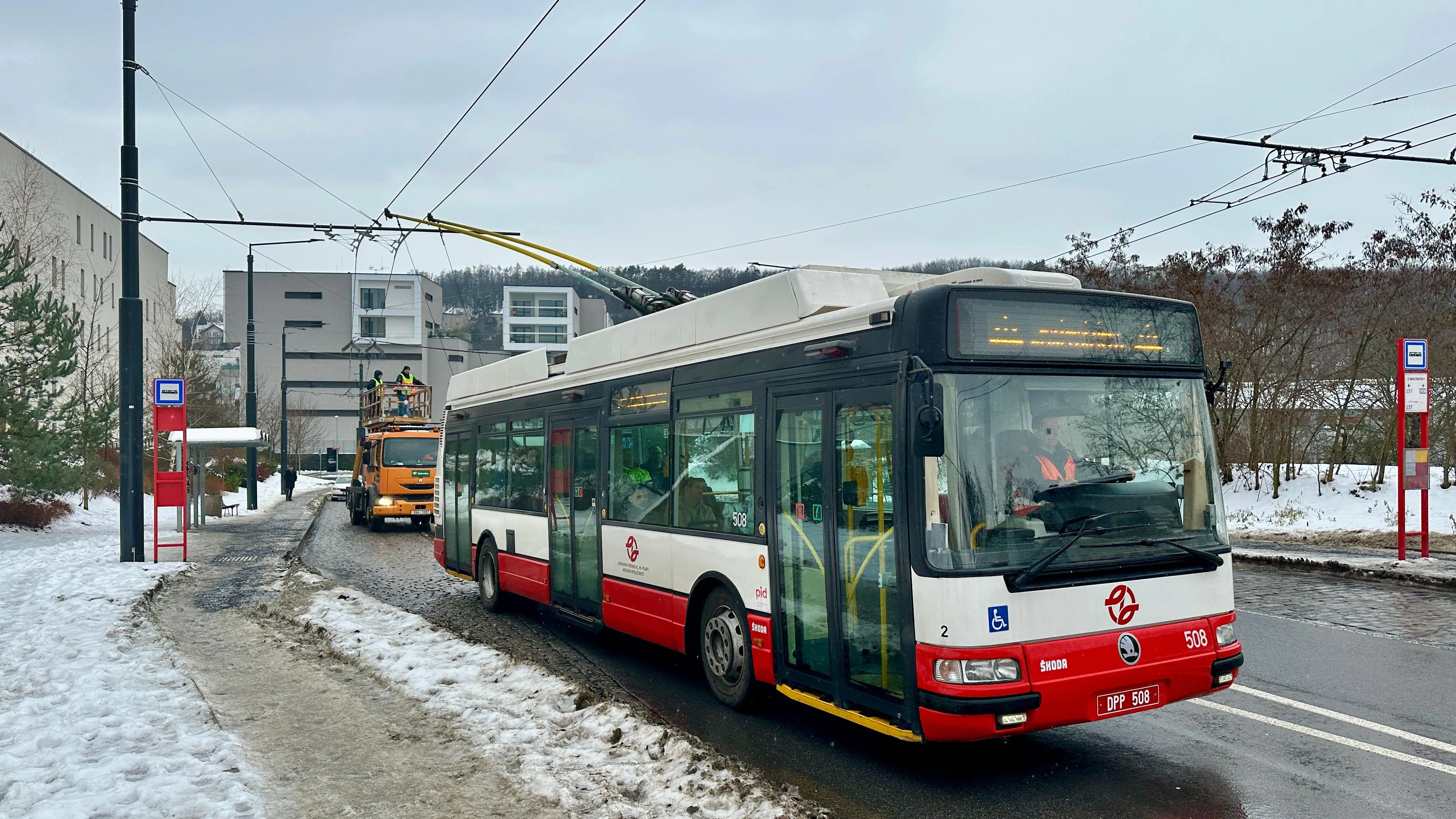 Közel hat évtized után visszatérnek a trolibuszok a prágai 52-es vonalra