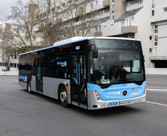 Kétajtós Mercedes-Benz Conectókkal is bővül Párizs elővárosában a TISSE járműparkja