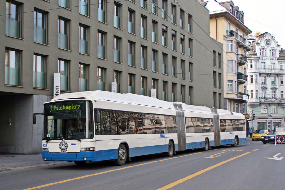 LT3 233 Pilatusplatz Linie1 Fasnacht