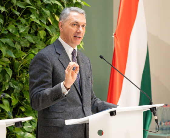 Lázár János: jövőre a Volán összes autóbusza klimatizált lesz, a flotta átlagéletkora 8 évre csökken