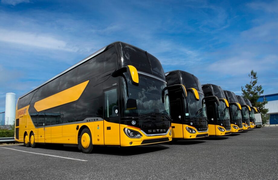 Prémium emeletes buszokkal erősít Csehország fő belföldi tengelyein is a RegioJet