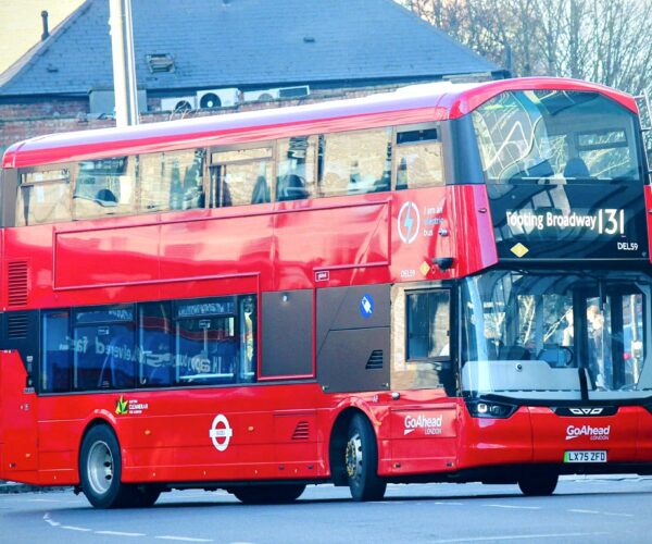 Csúcsra járatja a villamosítást London: már 2800 e-busznál jár, a Go-Ahead London átlépte az ezret