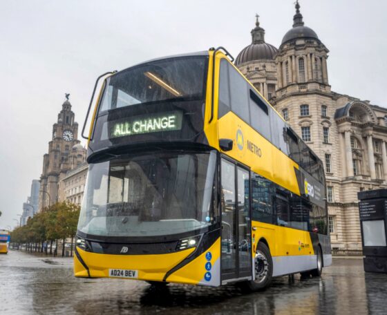 Növekvő beszerzések, csökkenő hazai gyártás: feszültség a brit buszpiacon